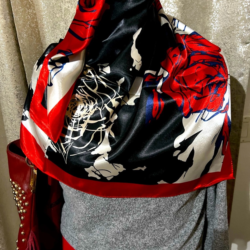 Square polyester scarf. - Picture 3 of 3